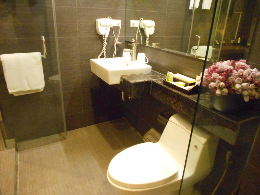 Venus Hotel Hanoi Bagian luar foto