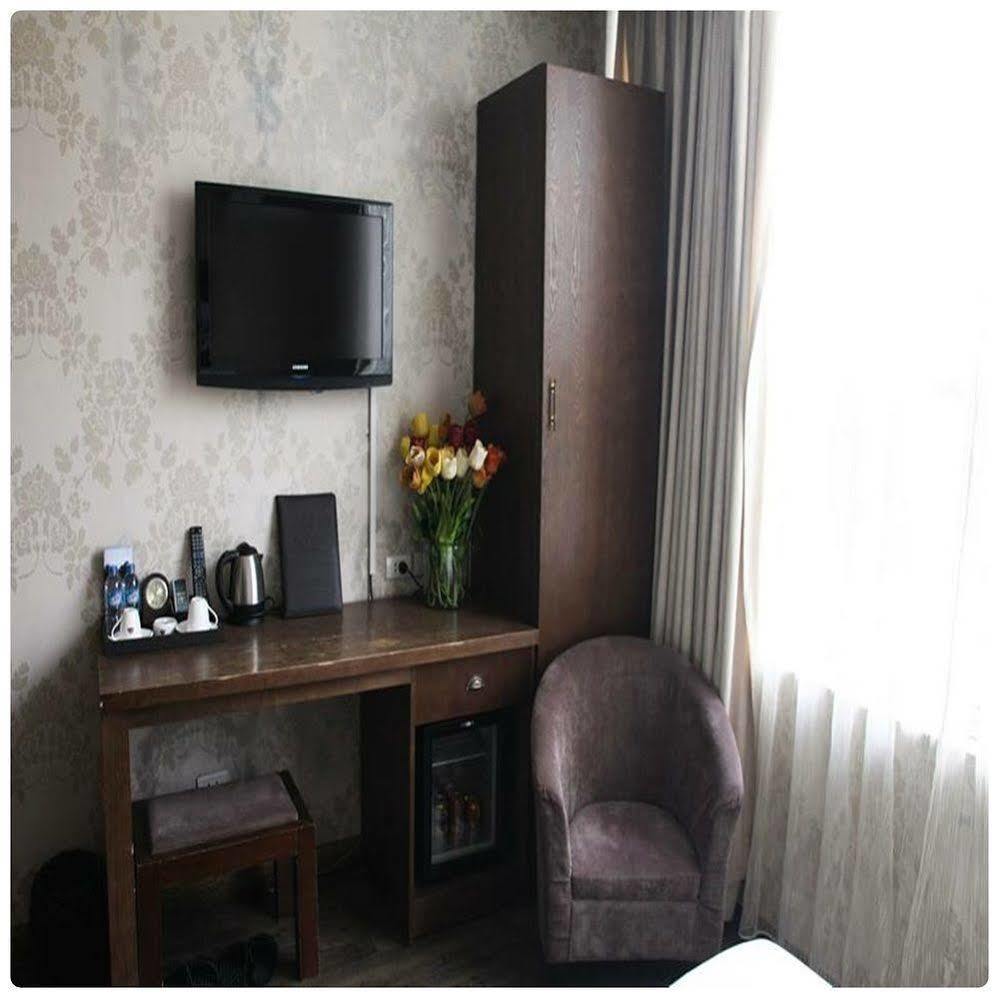 Venus Hotel Hanoi Bagian luar foto