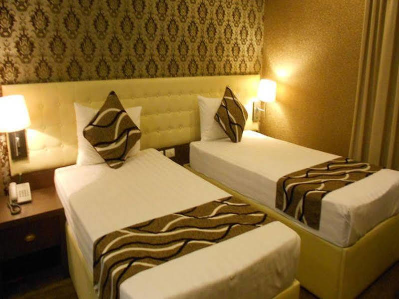 Venus Hotel Hanoi Bagian luar foto